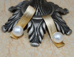  Sleek Gold Pearl Stud Earrings